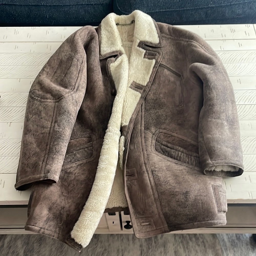 Vintage Shearling Coat, brown.  Size 50 euro,  an Xl.  Raglan style sleeves